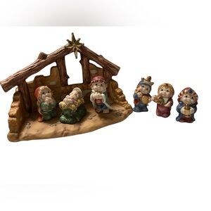 Vintage Dreamsicles Collection Porcelain Nativity 7 Pc. set 18kt Gold Accents